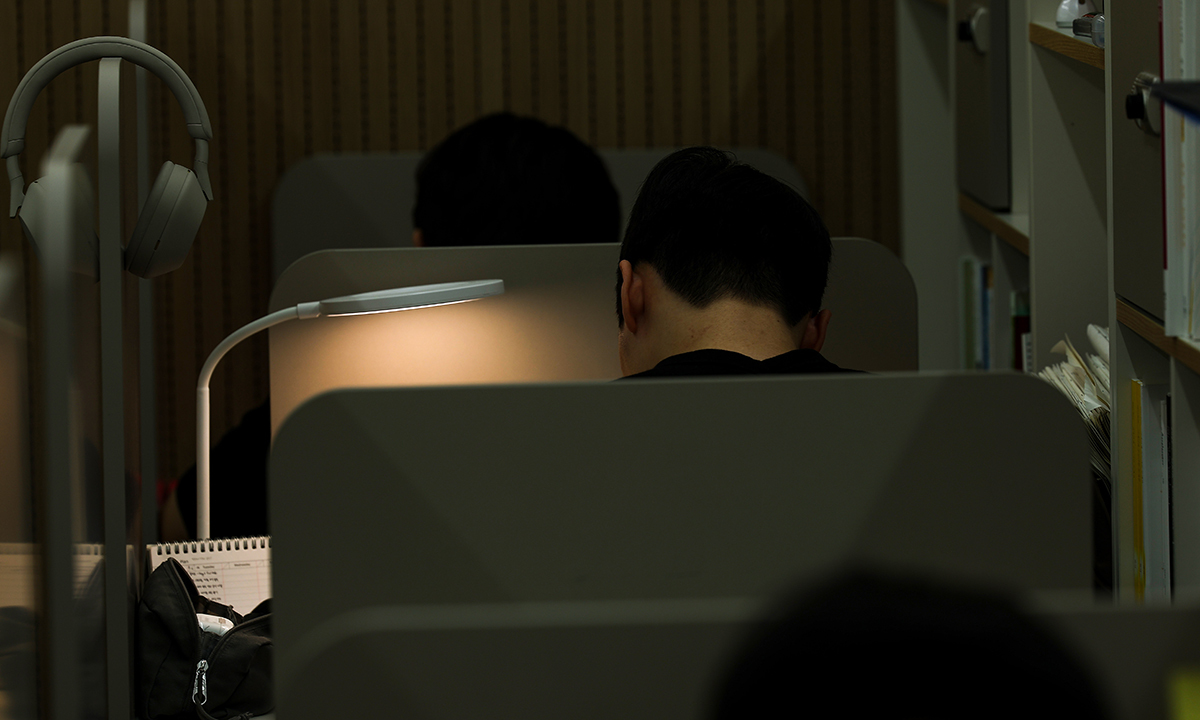 수능 서·논술형 도입, 고교생 찬성 50%P ‘폭증’…학부모·교원은 신중론 [지금 교실은]